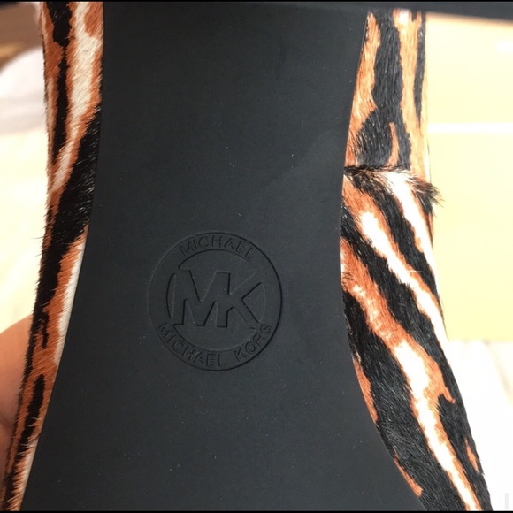 Michael Kors Pump Dark Camel Size 9 NIB - Picture 13 of 14